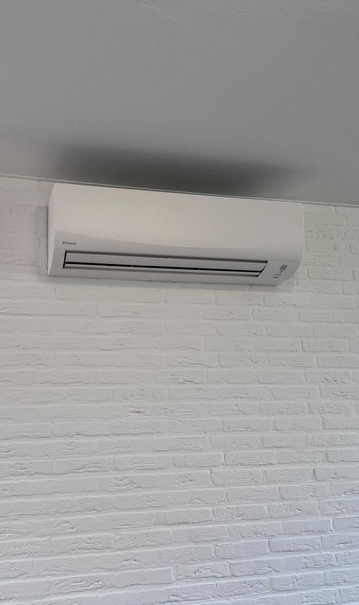 Airco-binnenunit aan de wand