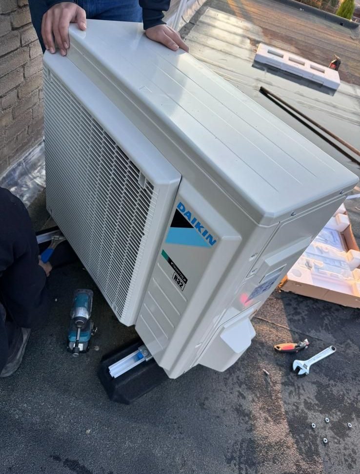 Buitenunit tijdens installatie