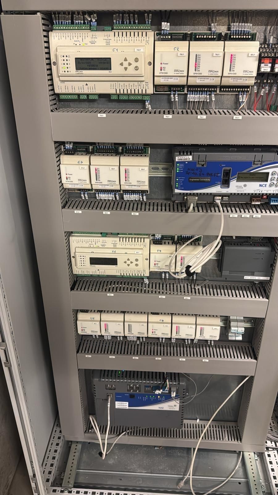 Installatiekast met regelapparatuur