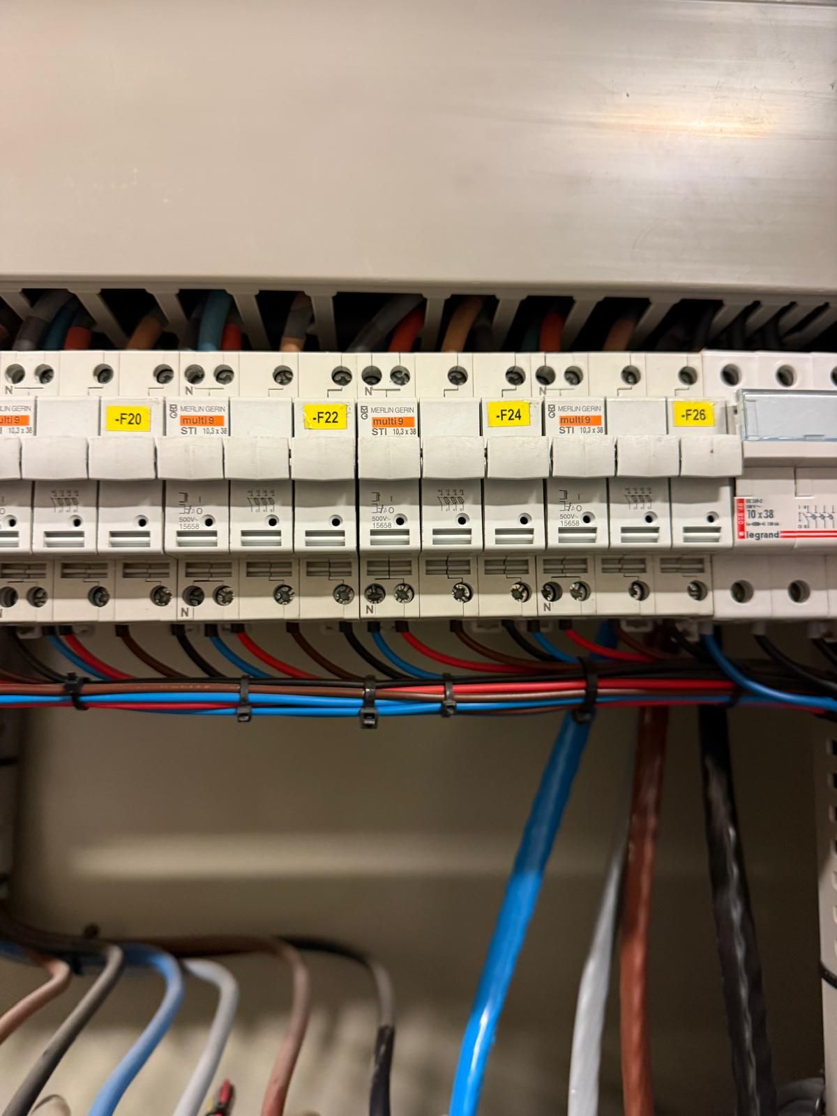 Groepenkast met nieuwe aardlekschakelaars
