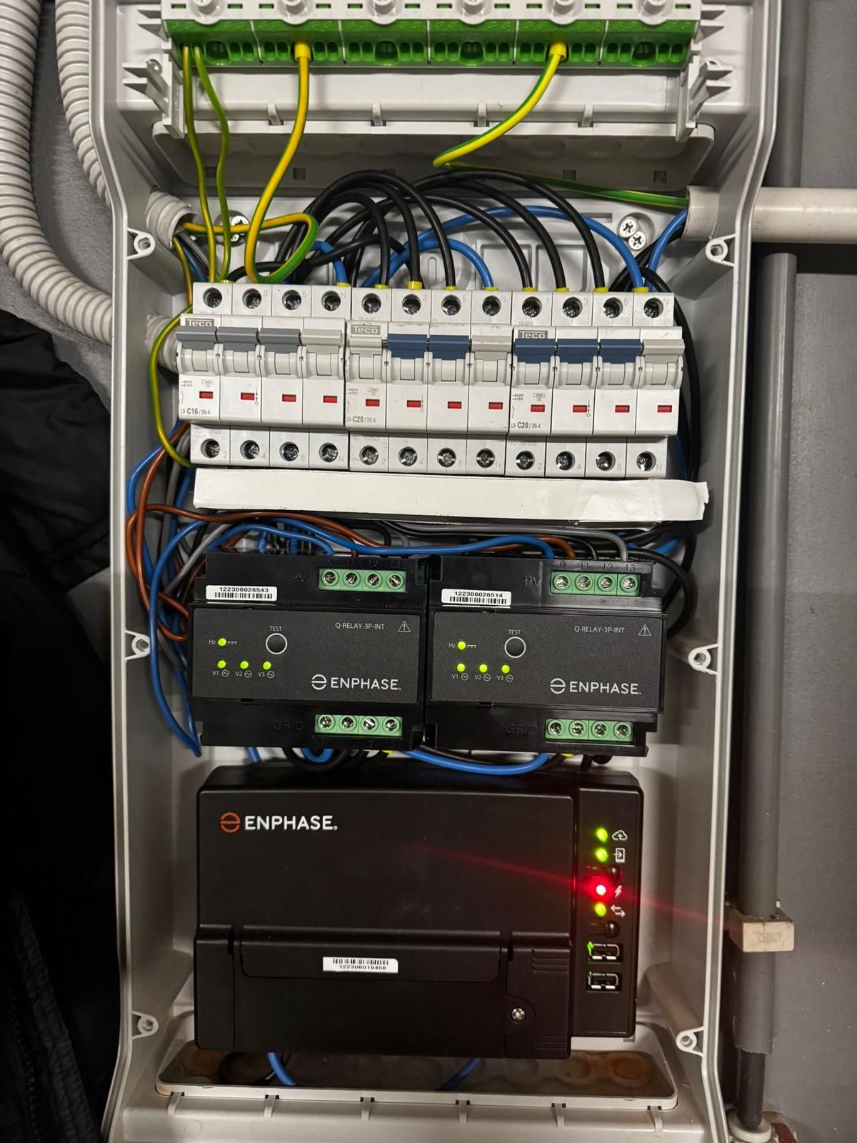 Groepenkast met Enphase-componenten