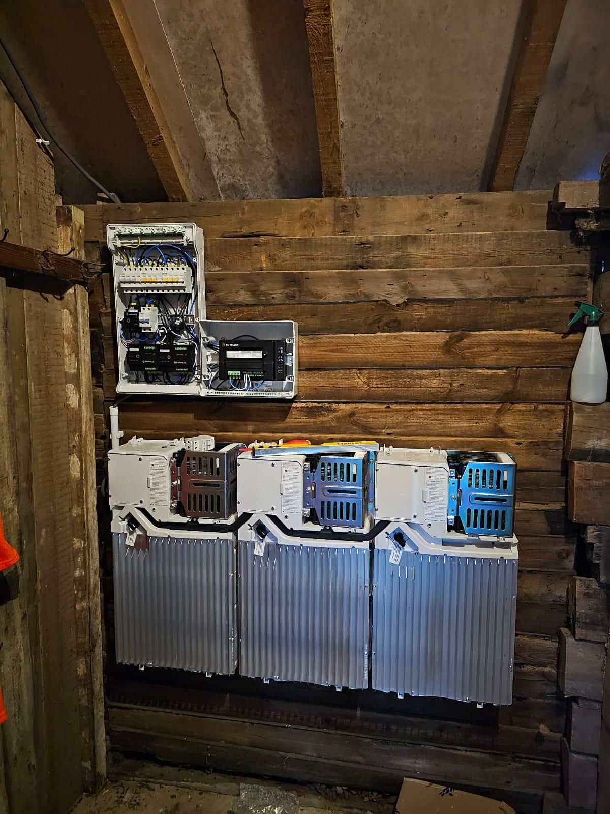 Thuisbatterijen in een schuur