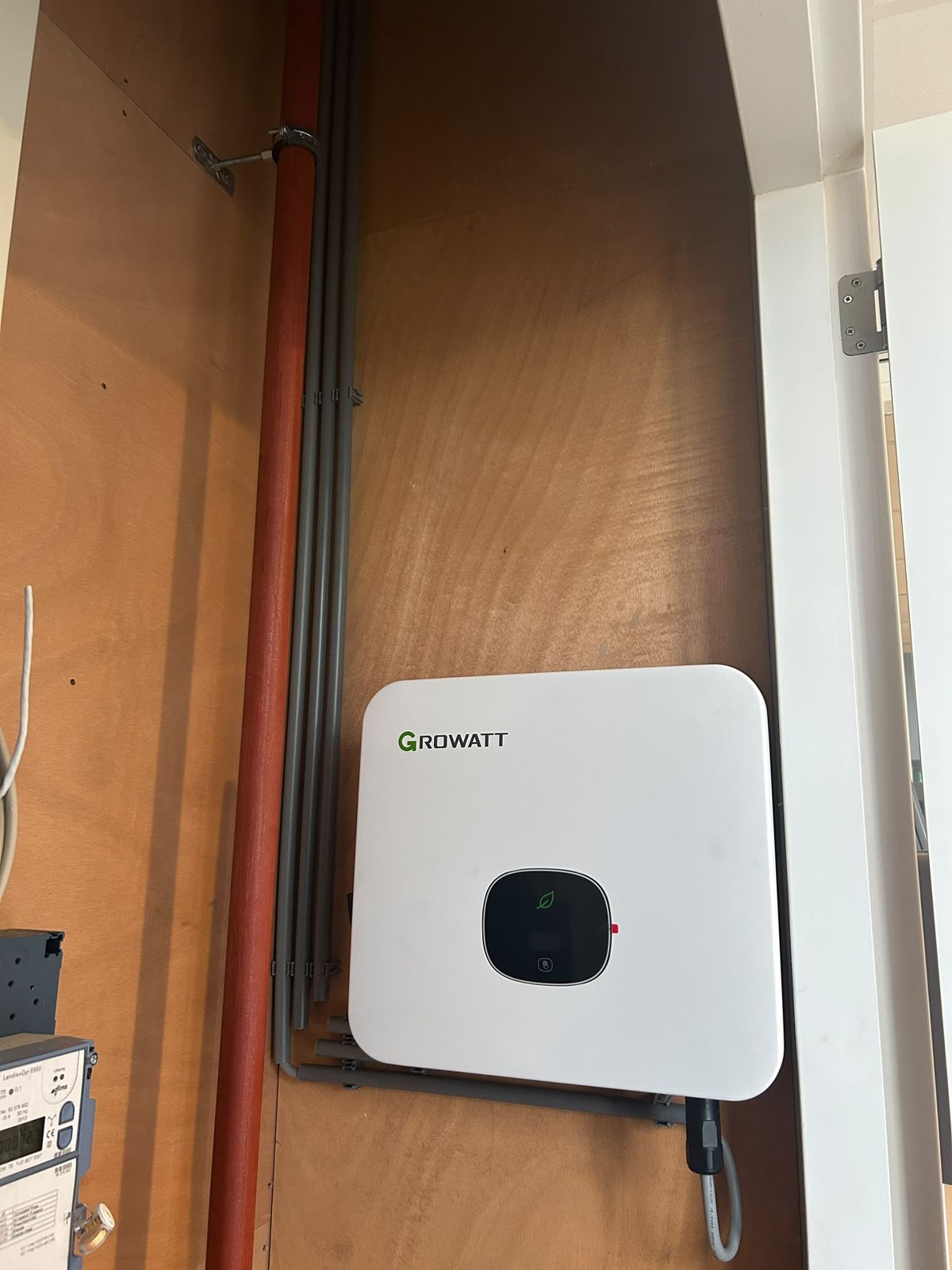 Growatt-omvormer in een technische ruimte
