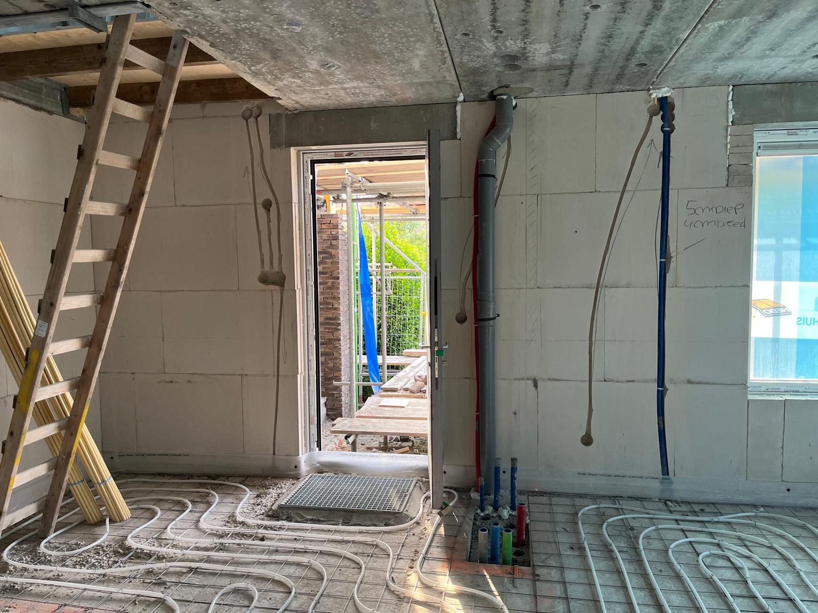 Vloerverwarming in een woning in aanbouw