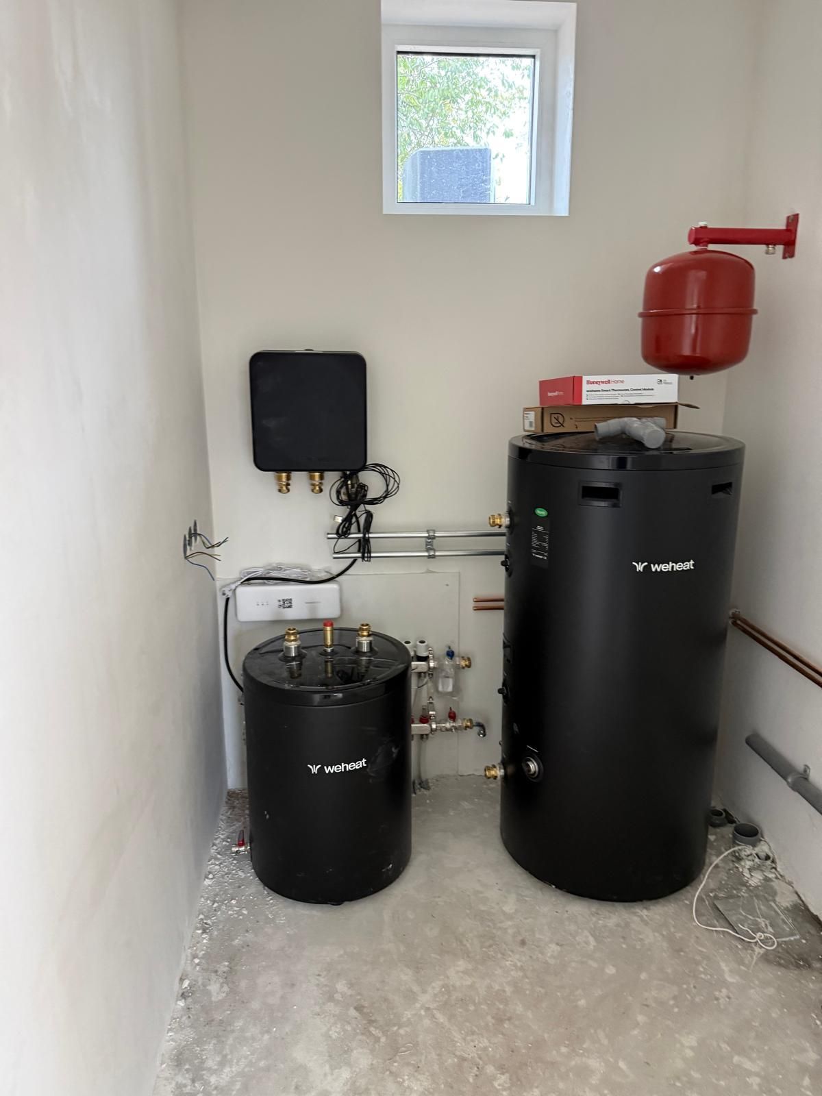 Warmtepomp-binnendeel met boilervat en expansievat